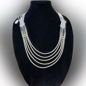 NWOT Elegant Faux Pearl Necklace Front & Back Drop